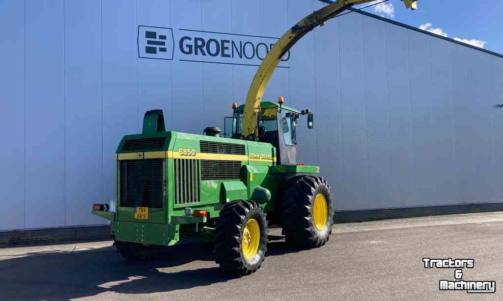 Forage-harvester John Deere 6850 Zelfrijdende Veldhakselaar