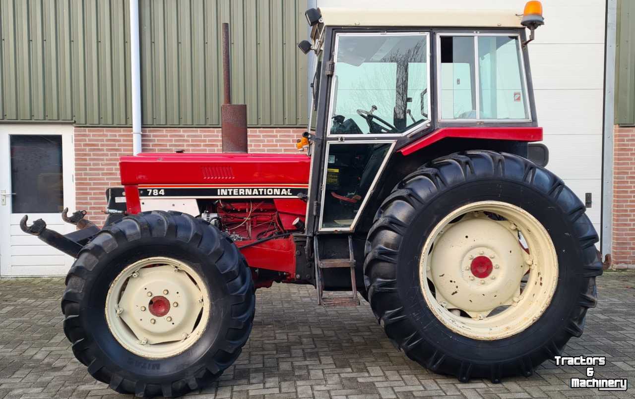 Tractors International 784