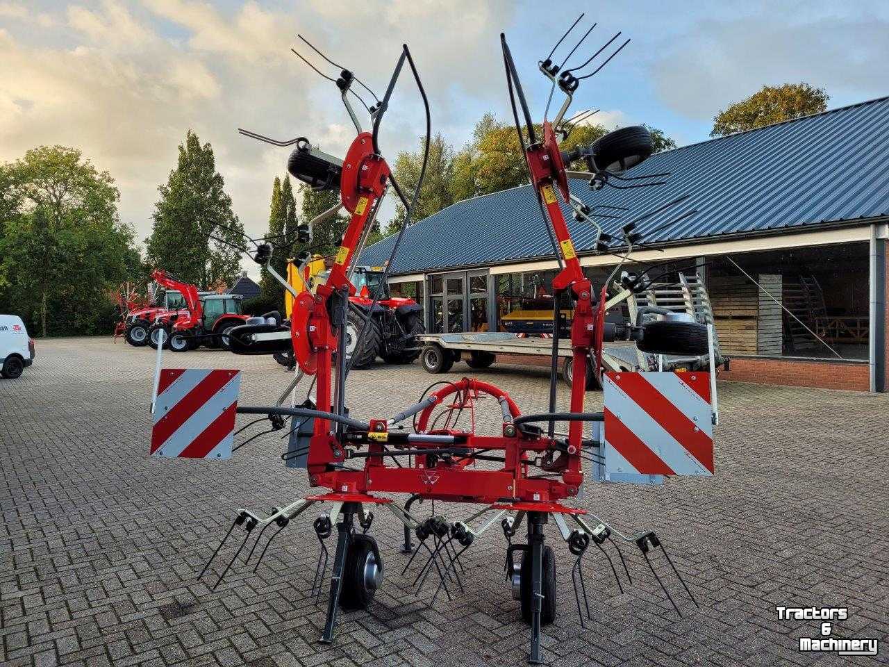 Tedder Massey Ferguson TD676