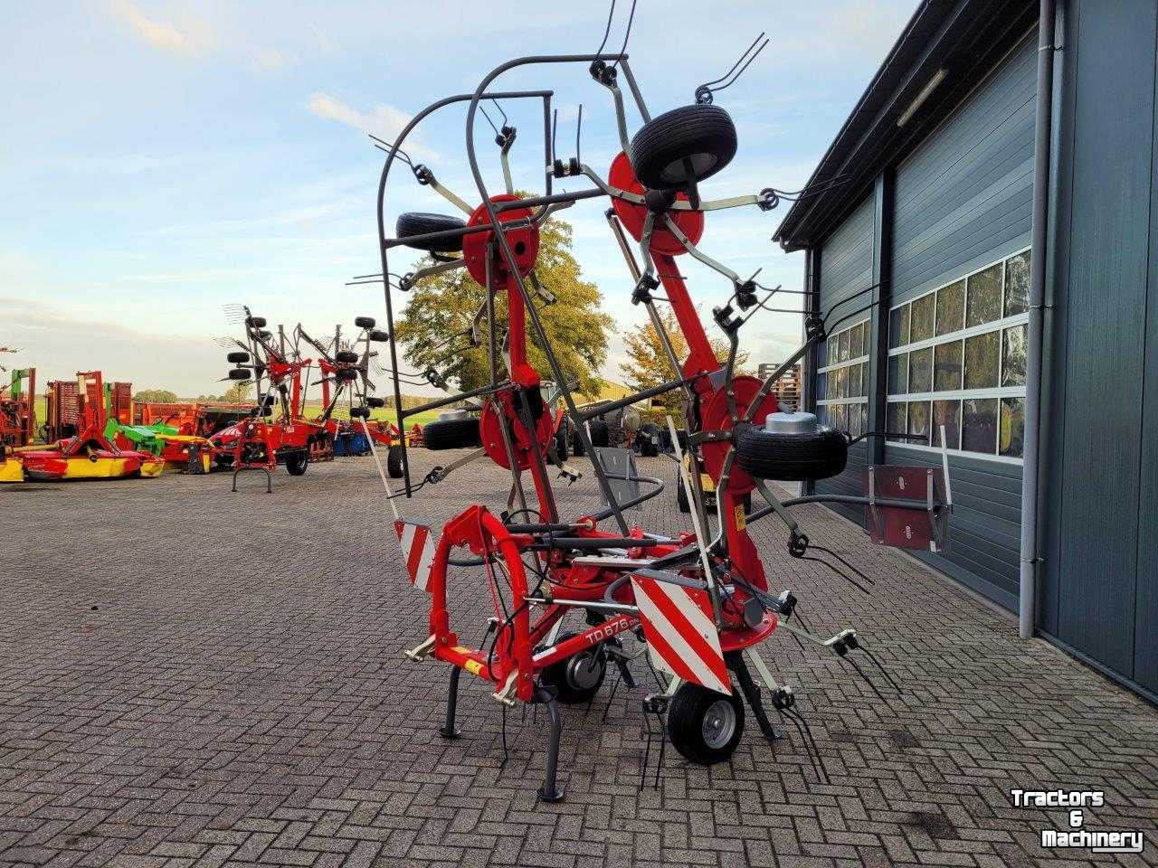 Tedder Massey Ferguson TD676