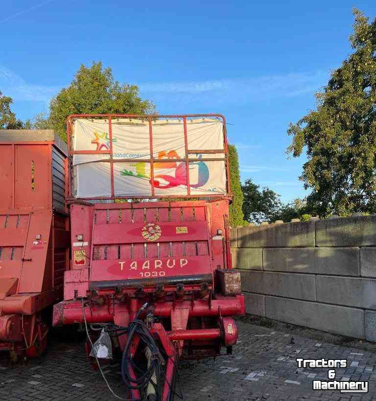 Self-loading wagon Taarup 1030