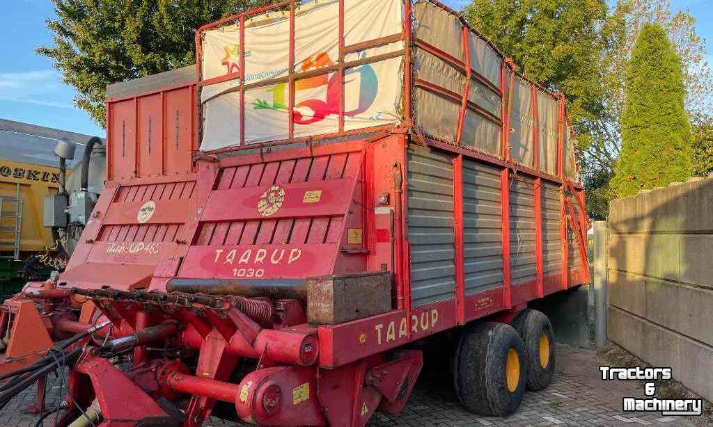 Self-loading wagon Taarup 1030