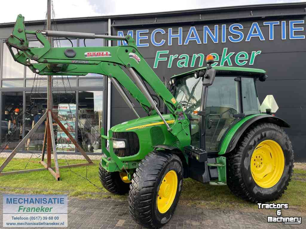 Tractors John Deere "VERKOCHT" John Deere 5820 powerquad stoll 20.1 voorlader