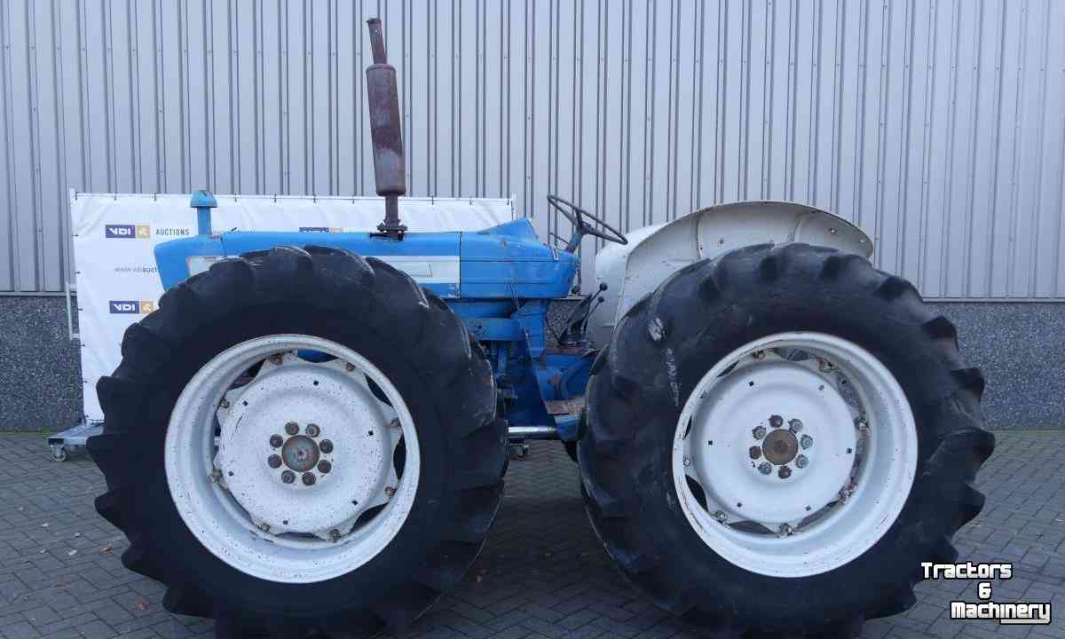 Oldtimers Ford County 654 Tractor Oldtimer