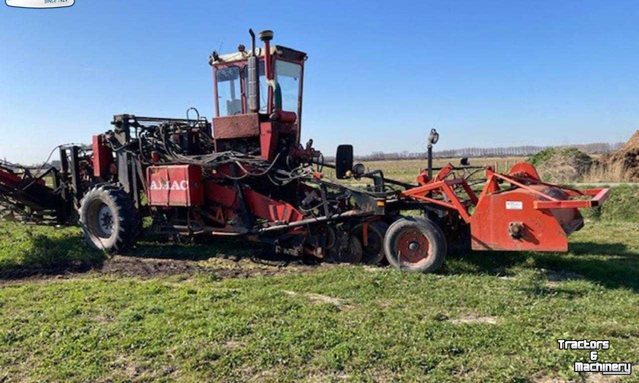 Potato harvester Amac ZM-2 Zelfrijdende Aardappelrooier