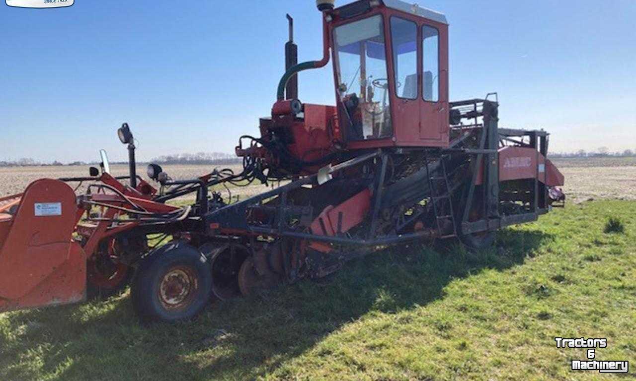 Potato harvester Amac ZM-2 Zelfrijdende Aardappelrooier