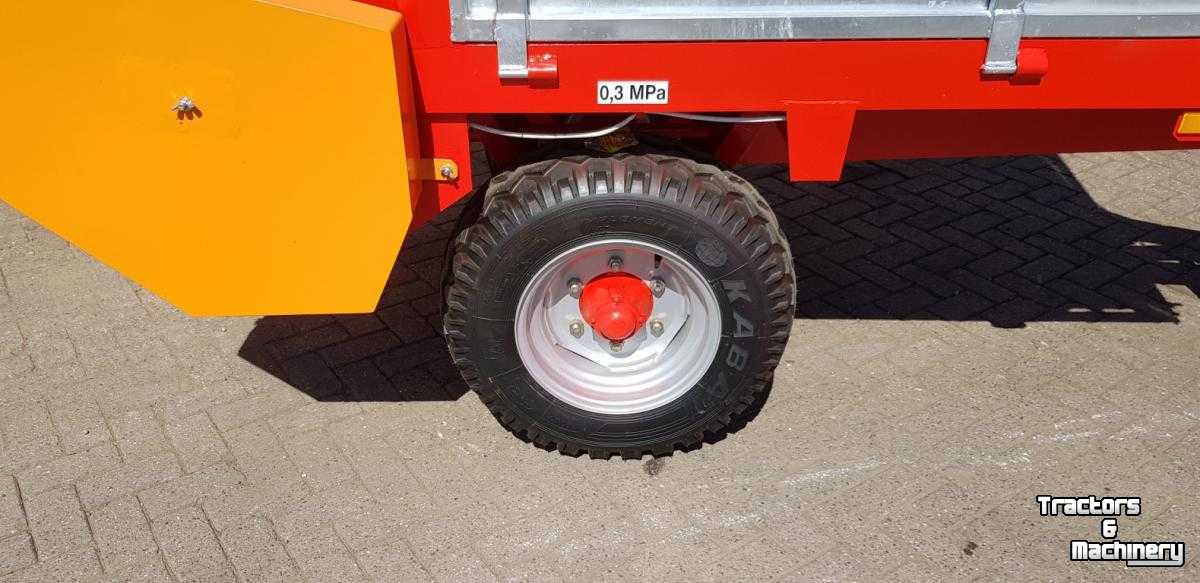 Manure spreader AGM Mestverspreider Stalmeststrooier Dungstreuer Manure Spreader