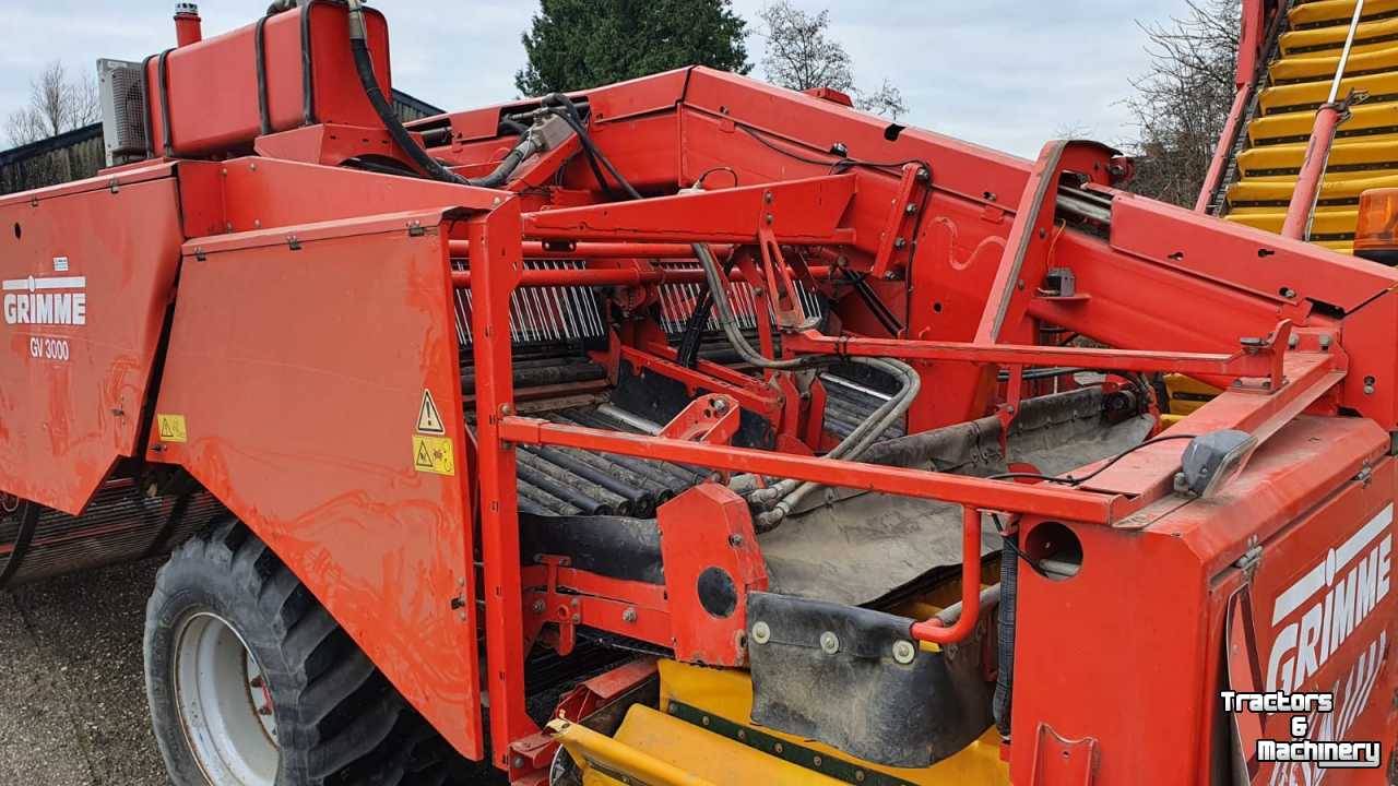 Potato harvester Grimme GV3000 getrokken 4 rij-ige aardappelrooier