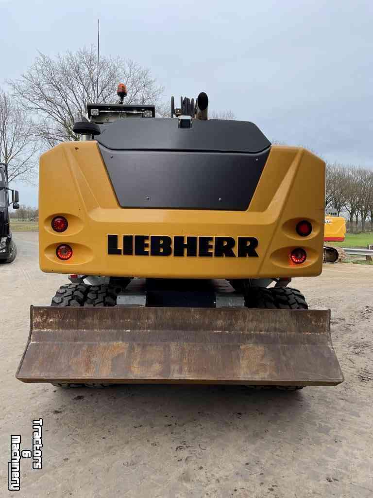 Excavator mobile Liebherr 916