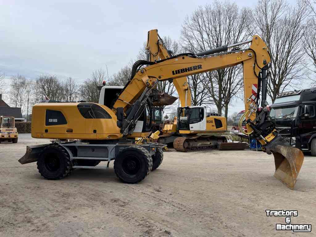 Excavator mobile Liebherr 916