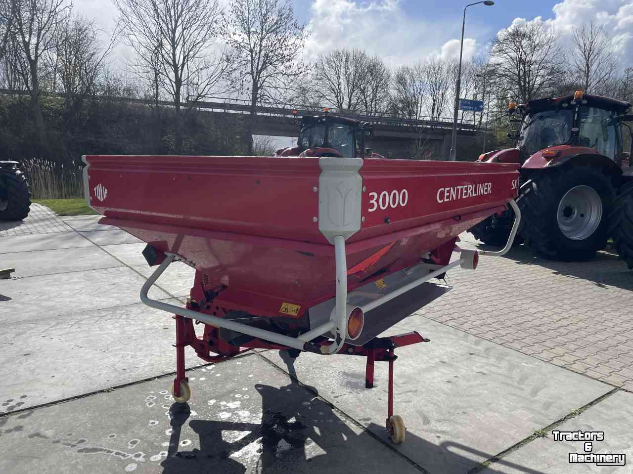 Fertilizer spreader Tulip SXC 2500 centerliner met Lely weegbok