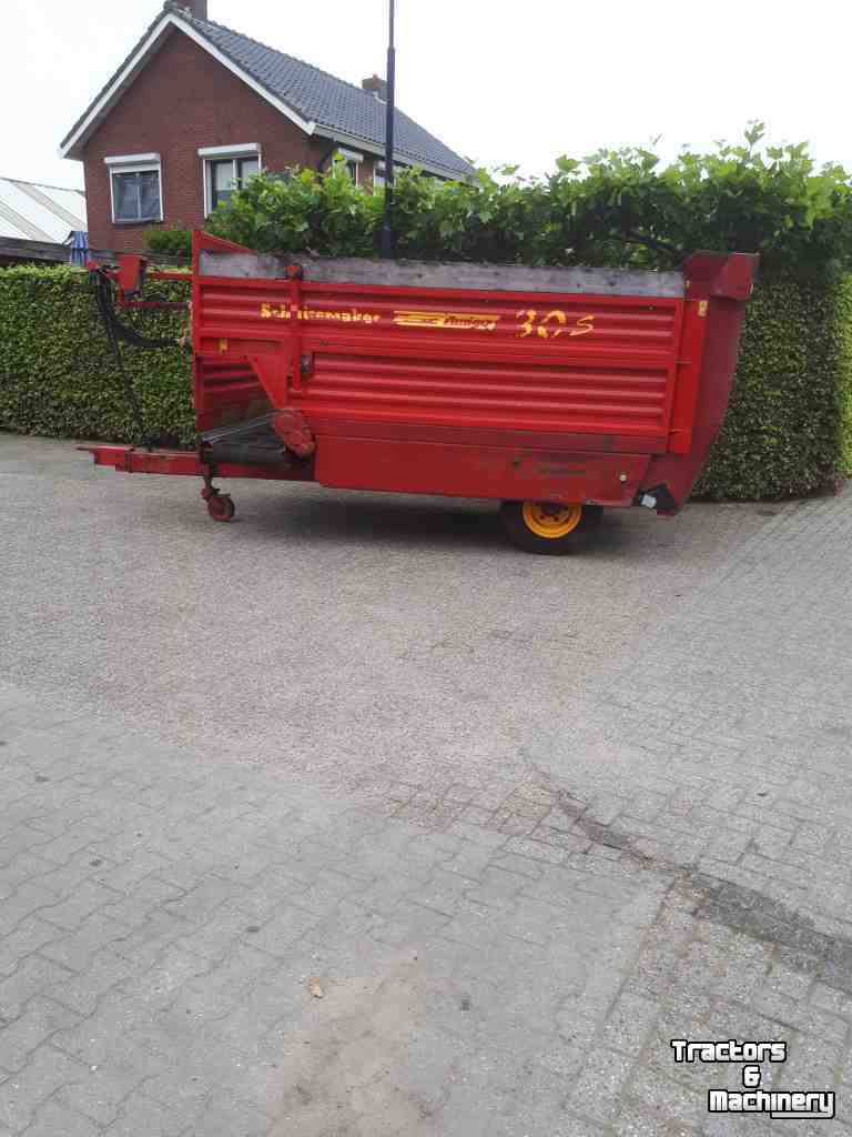 Silage-block distribution wagon Schuitemaker amigo 30 S+ W