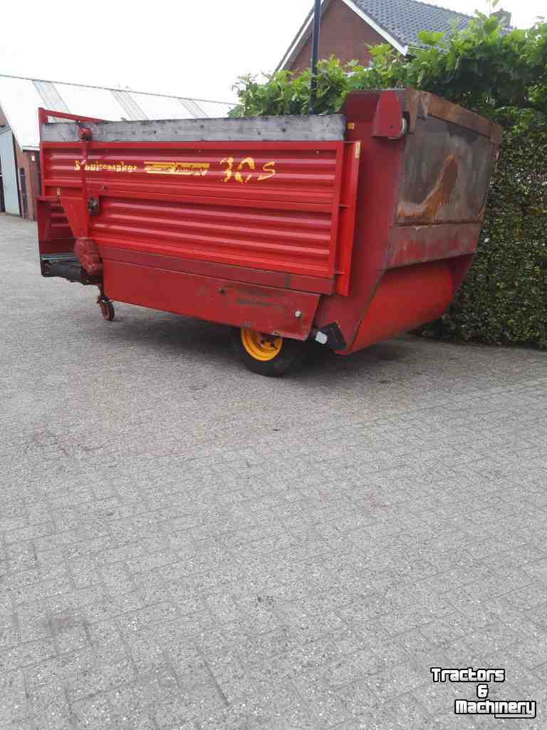 Silage-block distribution wagon Schuitemaker amigo 30 S+ W