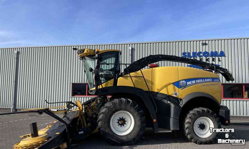 Forage-harvester New Holland FR550 + 8 rij maisbek 60BTIE