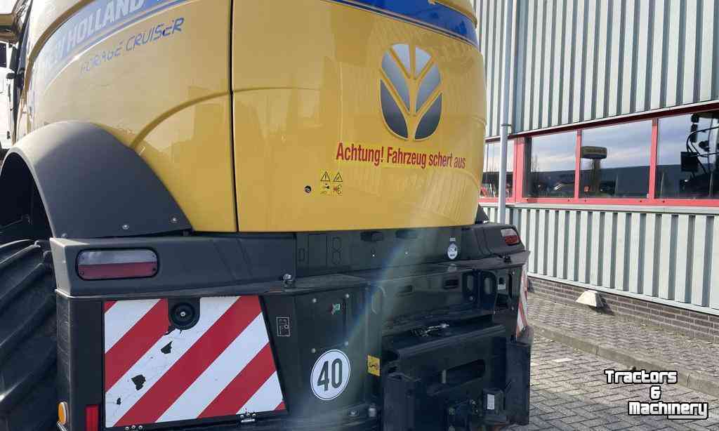 Forage-harvester New Holland FR550 + 8 rij maisbek 60BTIE