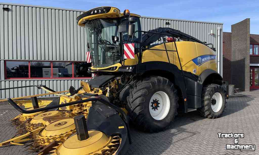 Forage-harvester New Holland FR550 + 8 rij maisbek 60BTIE