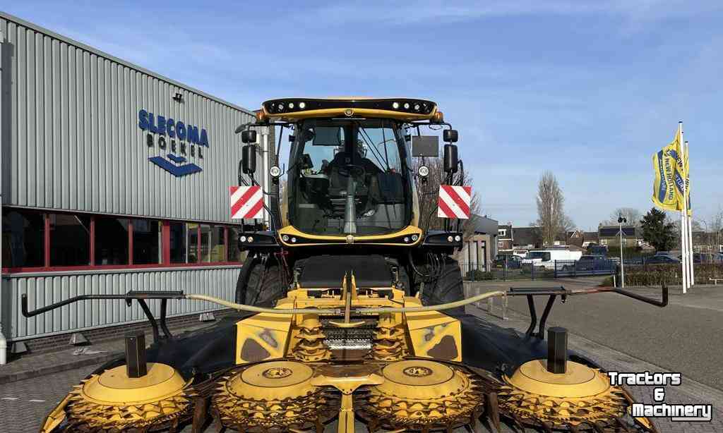 Forage-harvester New Holland FR550 + 8 rij maisbek 60BTIE