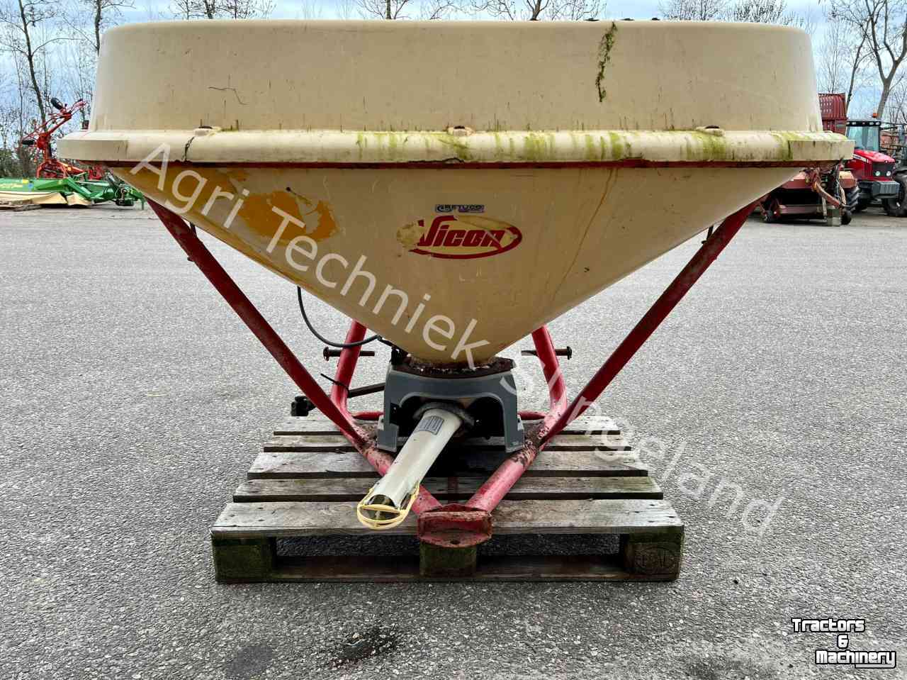 Fertilizer spreader Vicon kunstmeststrooier 800 liter