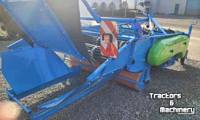 Onion harvester  Uienrooier / Uienrooimachine