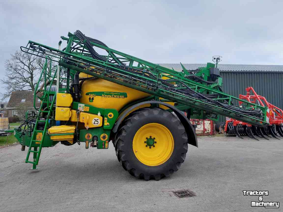 Fieldsprayer pull-type John Deere 840i