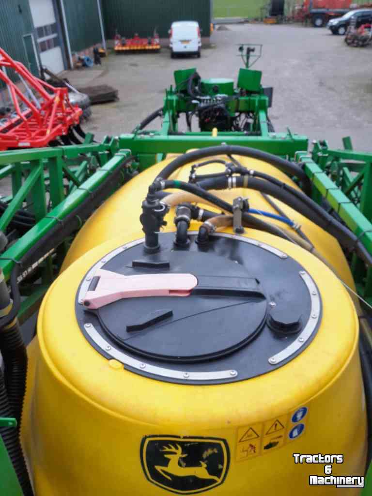 Fieldsprayer pull-type John Deere 840i