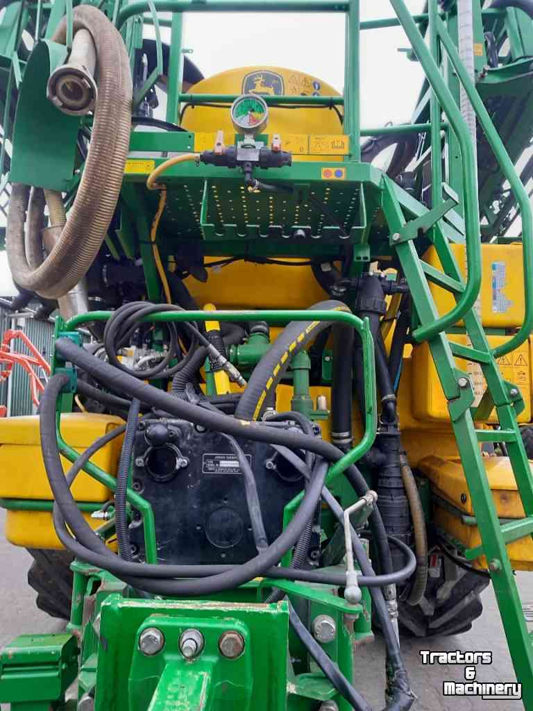 Fieldsprayer pull-type John Deere 840i