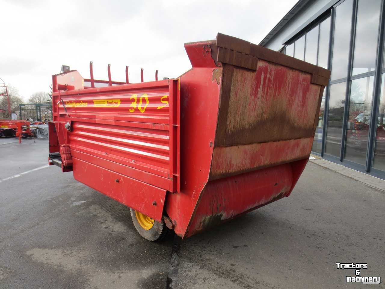 Silage-block distribution wagon Schuitemaker Amigo 30S