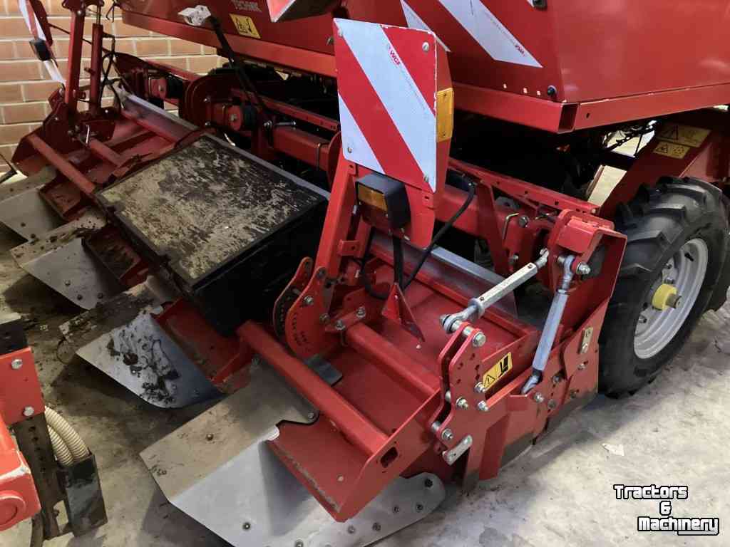 Potato planter Grimme GL420 + aanaardkap