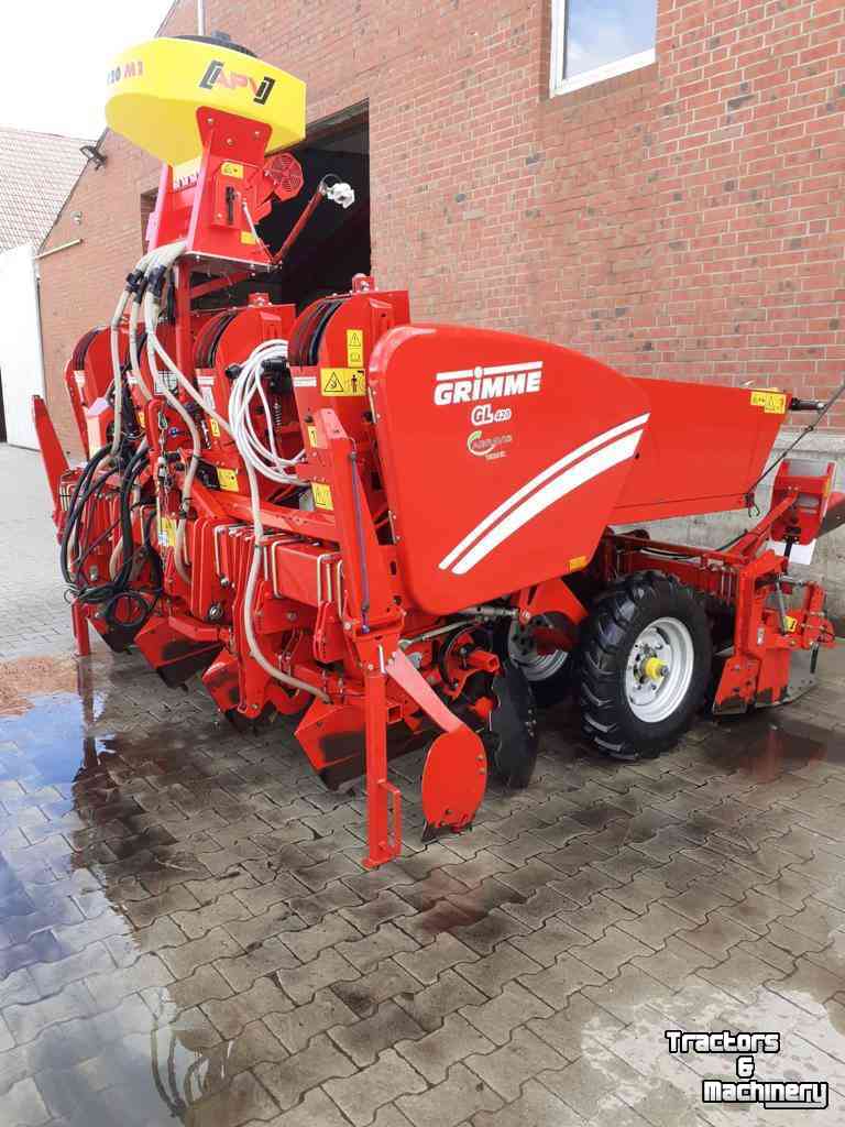 Potato planter Grimme GL420 + aanaardkap