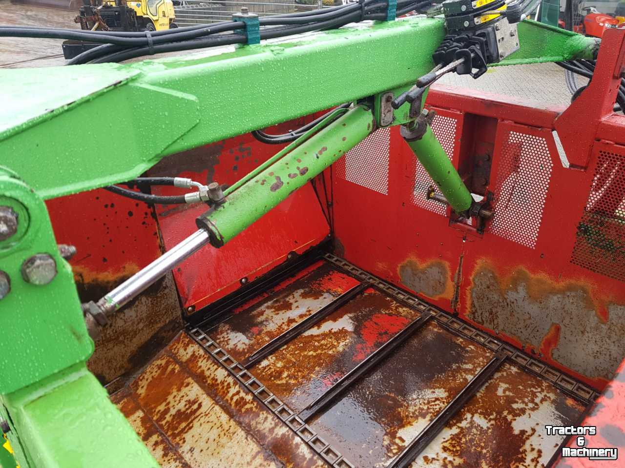 Silage grab-cutter Strautmann 220 KD Siloblitz voer doseerbak rechtslossend