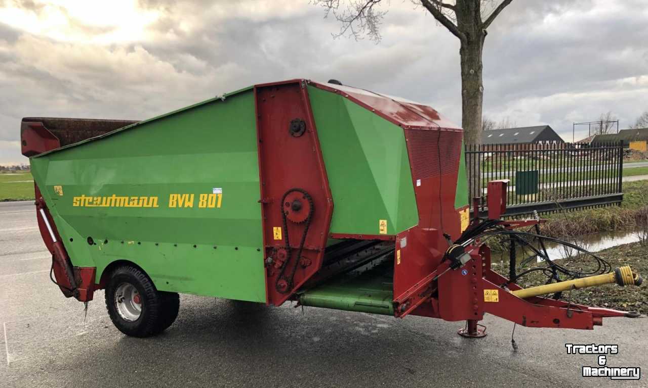 Silage-block distribution wagon Strautmann BVW 801 Blokkendoseerwagen Blokkenwagen