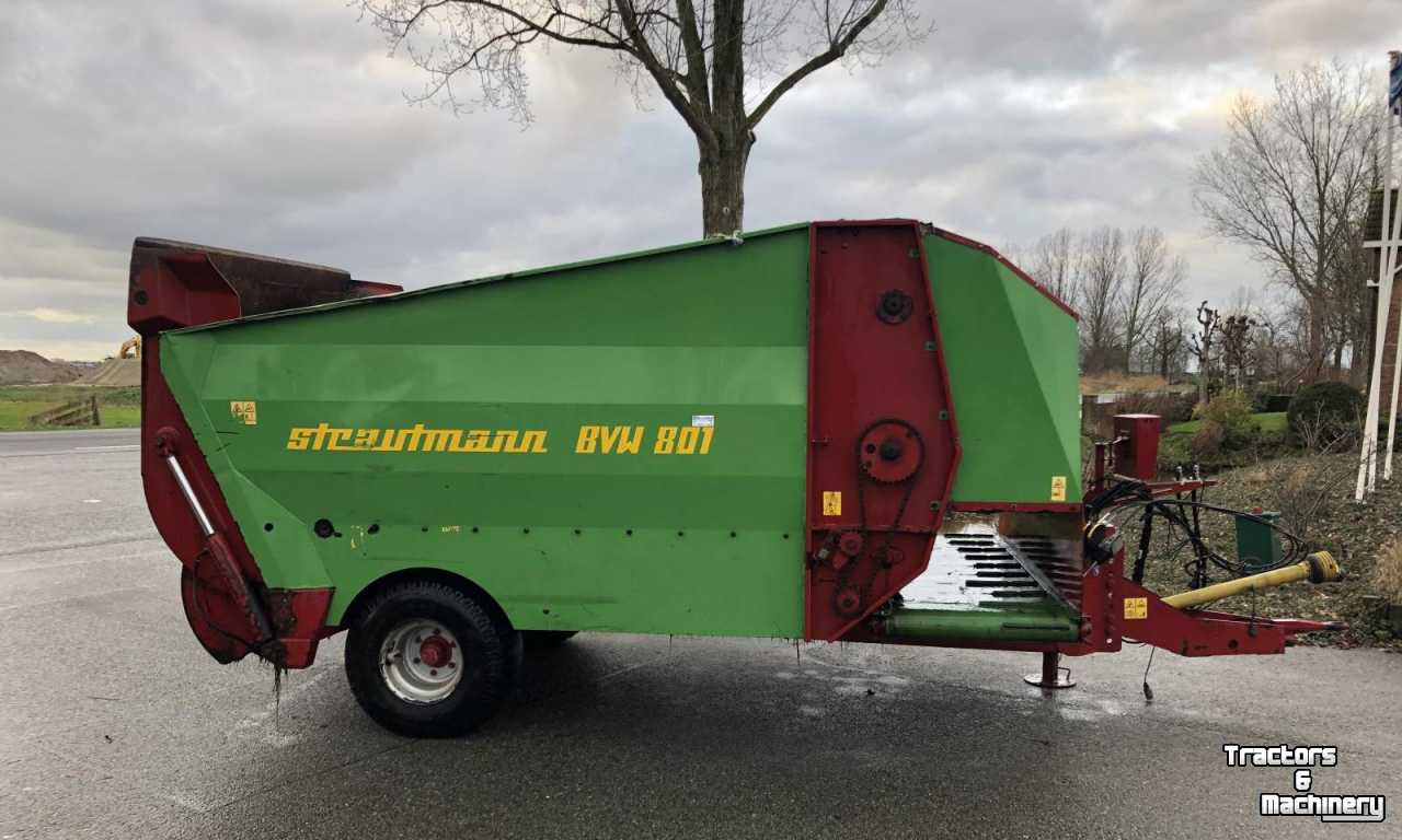 Silage-block distribution wagon Strautmann BVW 801 Blokkendoseerwagen Blokkenwagen