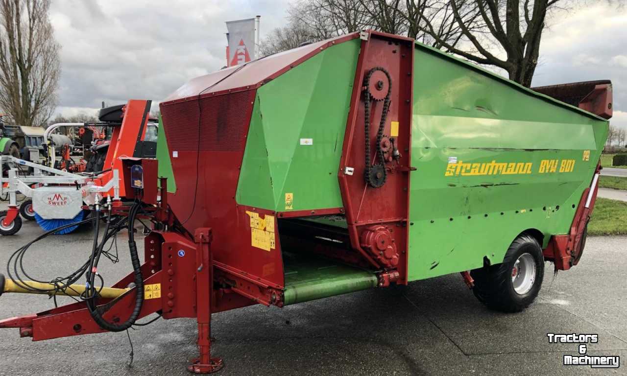 Silage-block distribution wagon Strautmann BVW 801 Blokkendoseerwagen Blokkenwagen