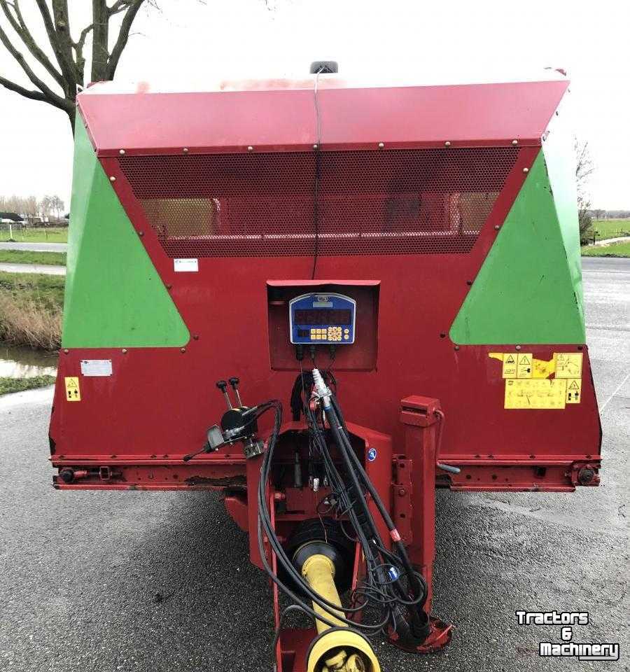 Silage-block distribution wagon Strautmann BVW 801 Blokkendoseerwagen Blokkenwagen