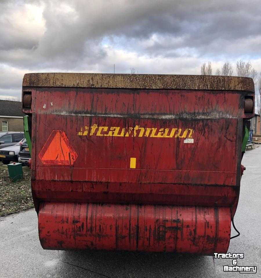 Silage-block distribution wagon Strautmann BVW 801 Blokkendoseerwagen Blokkenwagen