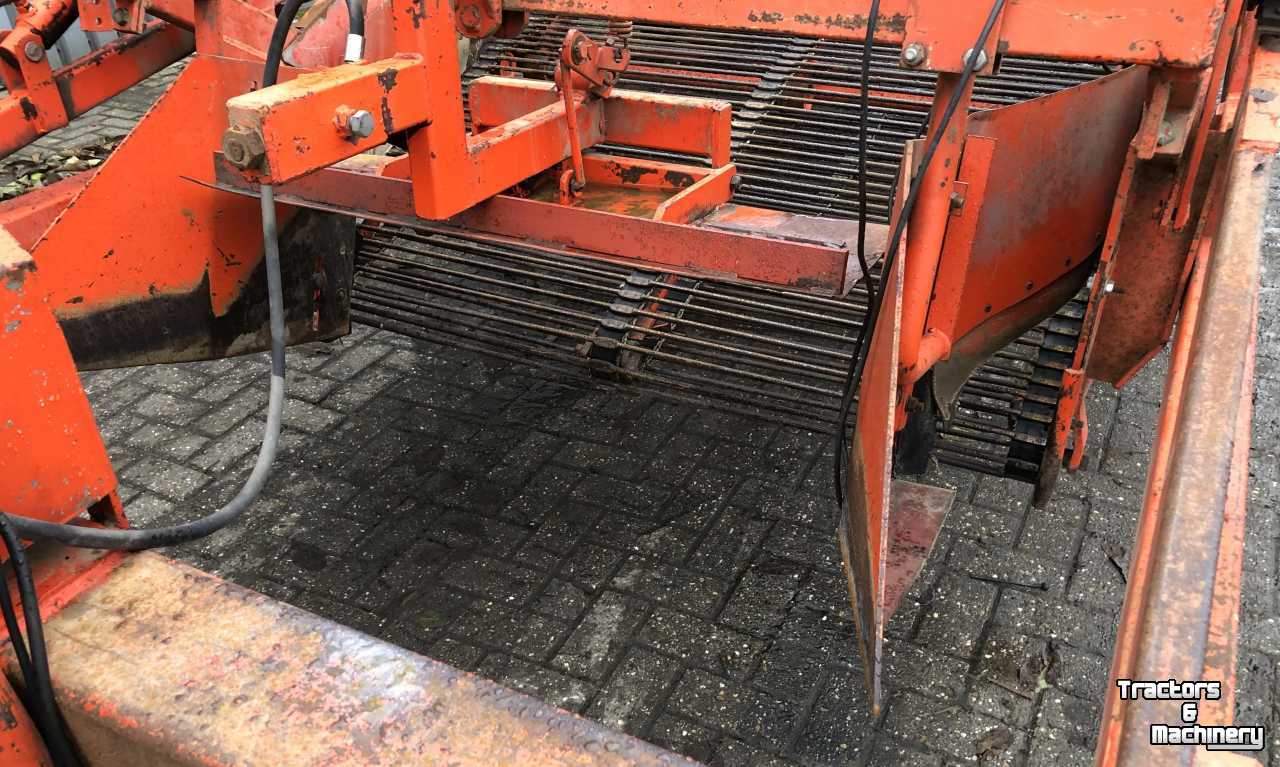 Onion harvester Amac F2 Uienlader