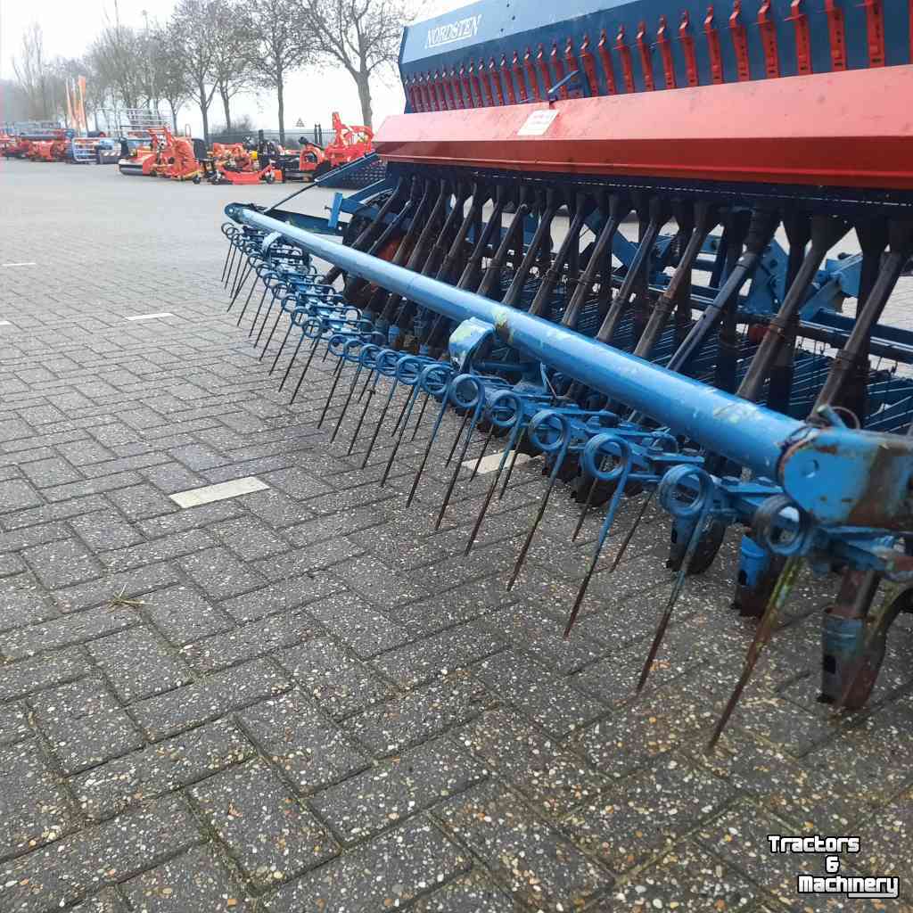 Seed drill Nordsten 33 pijpen zaaimachine