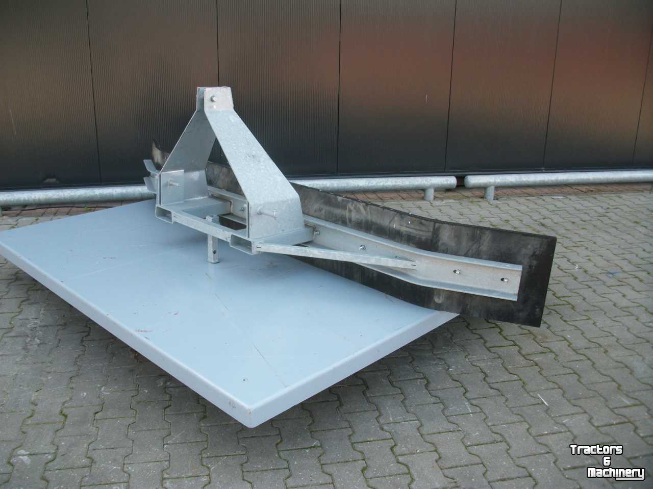 Rubber yard scraper Hofstede NIEUW.  rubberschuif rubber sneeuw modder voer erf schuif schuiver