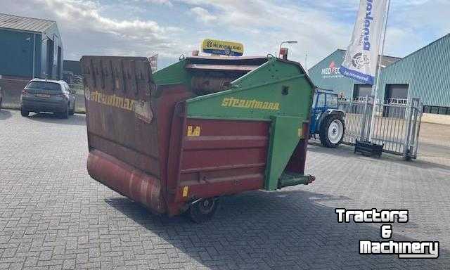 Silage-block distribution wagon Strautmann BVW Blokkenwagen