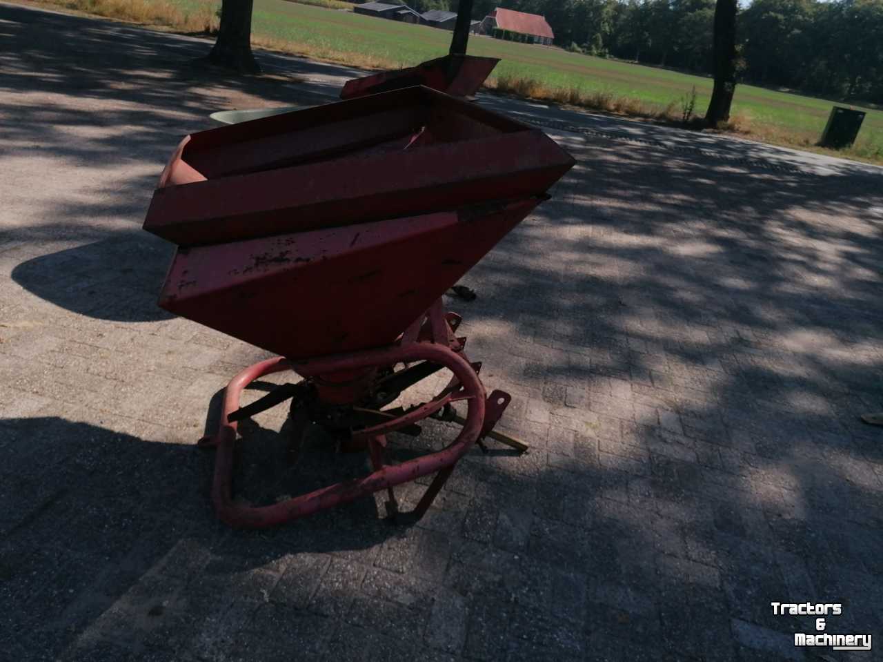 Fertilizer spreader Lely Kunstmeststrooier