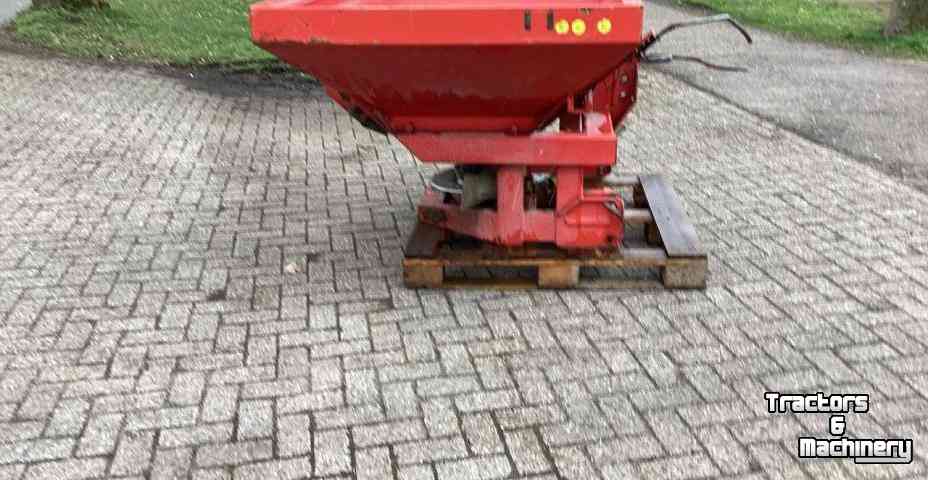 Fertilizer spreader Kuhn ZSB 900