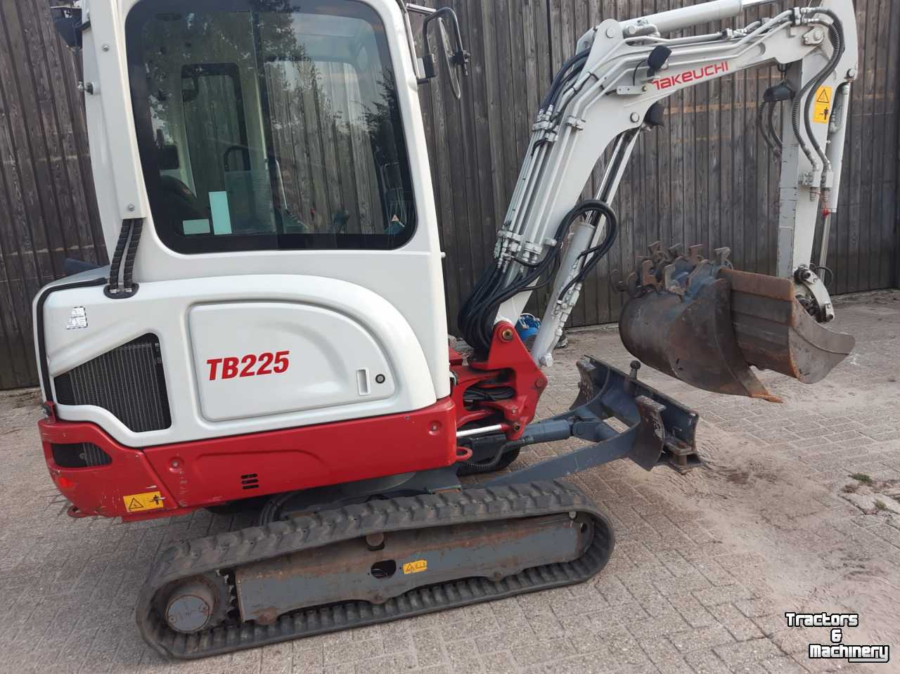 Mini-Excavator Takeuchi TB 225