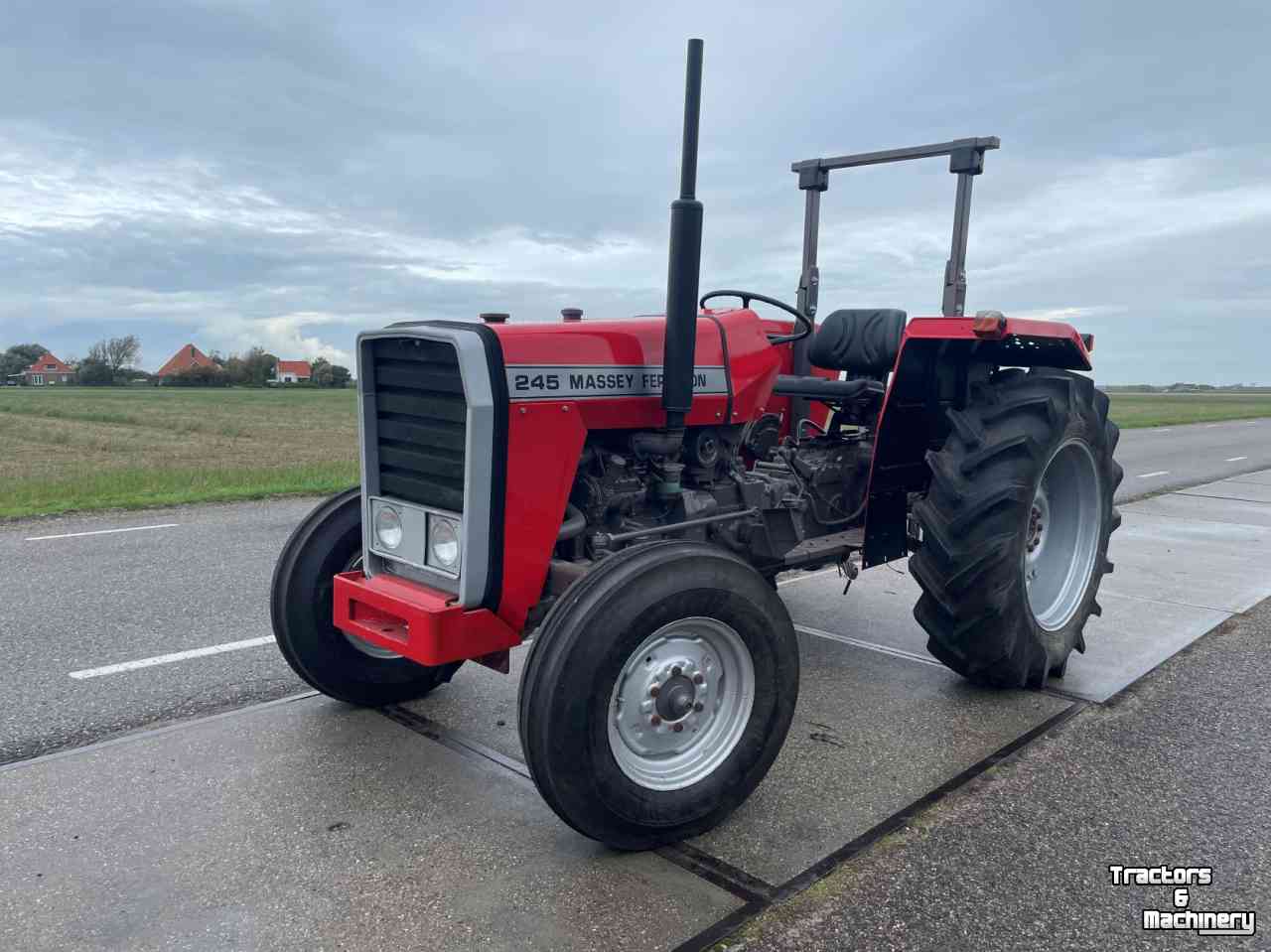 Tractors Massey Ferguson 245