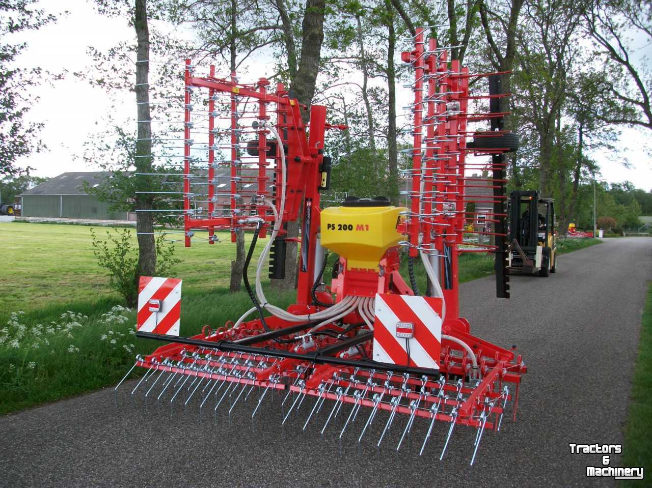 Other Hofstede NIEUW. Grasland weeder wiedeg  wied eg green groen door zaaier zaai machine