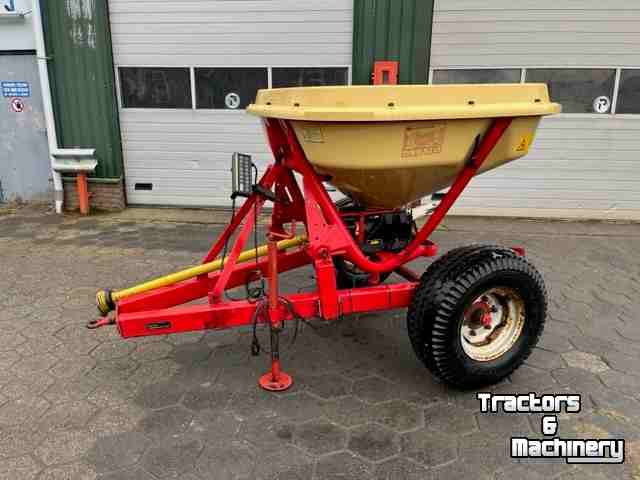 Fertilizer spreader Vicon PS DS pendelstrooier met strooicomputer