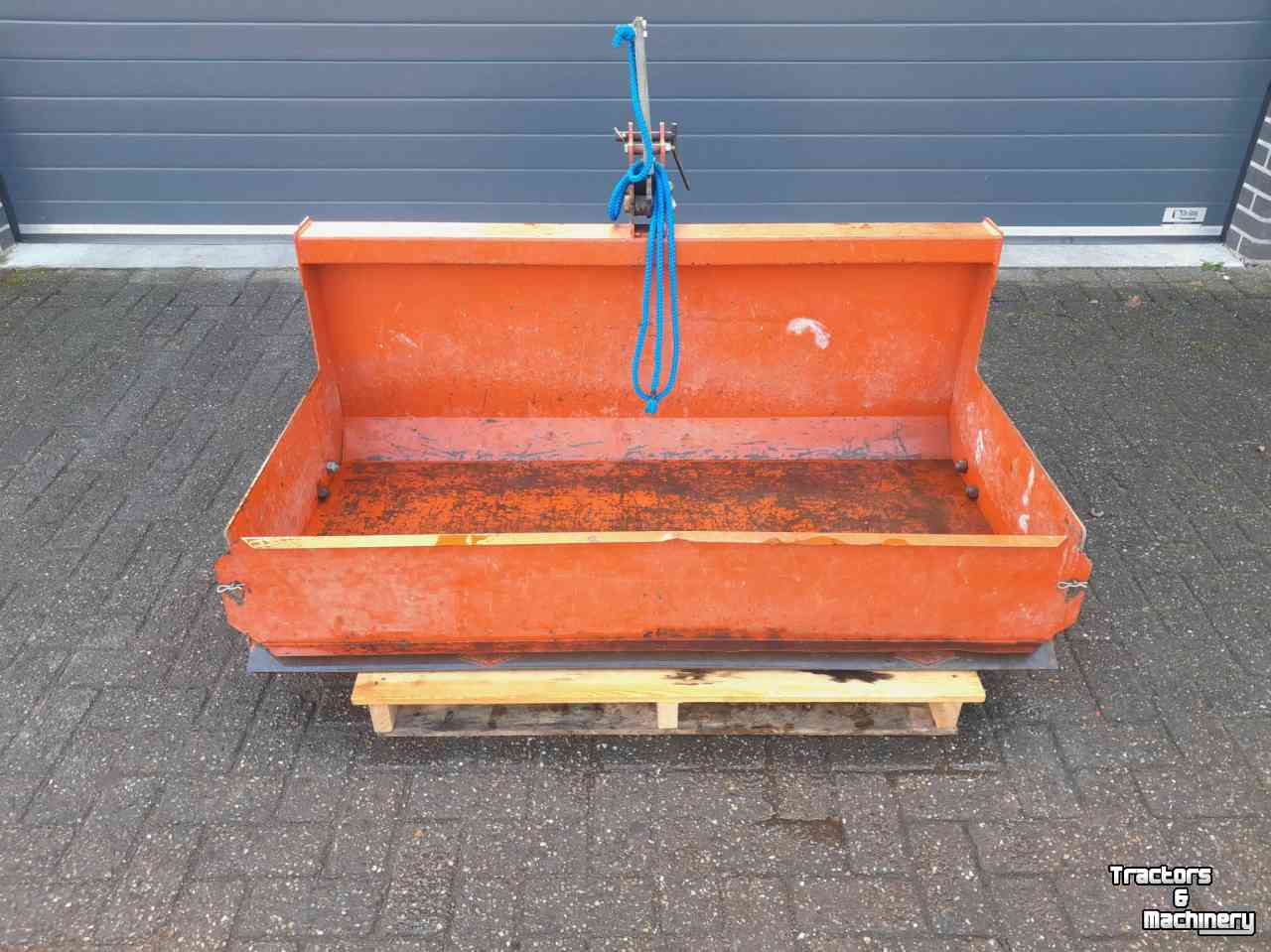 Tractor tipping boxes Hekamp grondbak