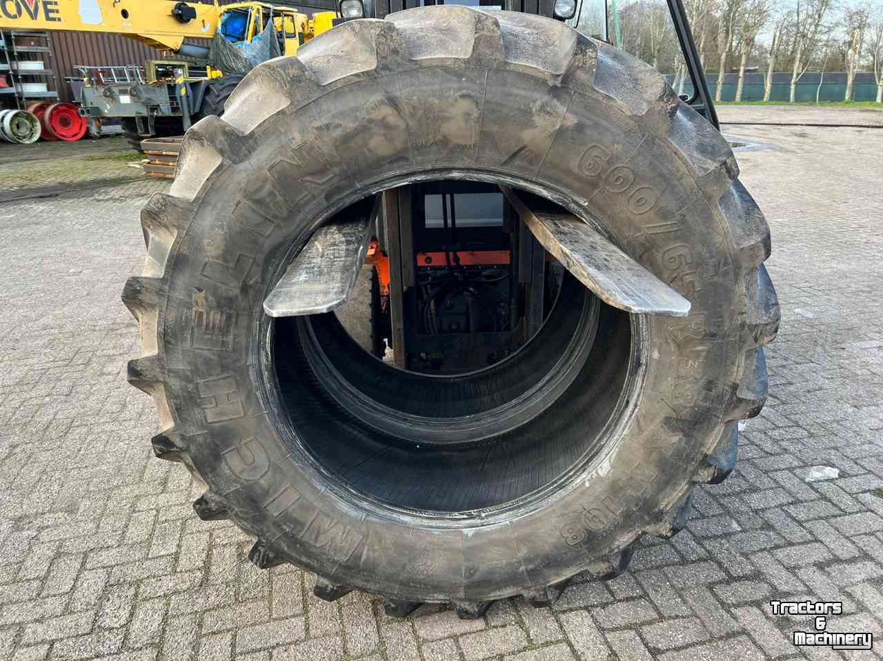 Wheels, Tyres, Rims & Dual spacers Michelin 600/65R38 XM 108 set gebruikt