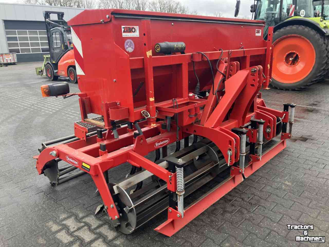 Seedbed combination Steketee CR3000 front combirol + kunstmestunit