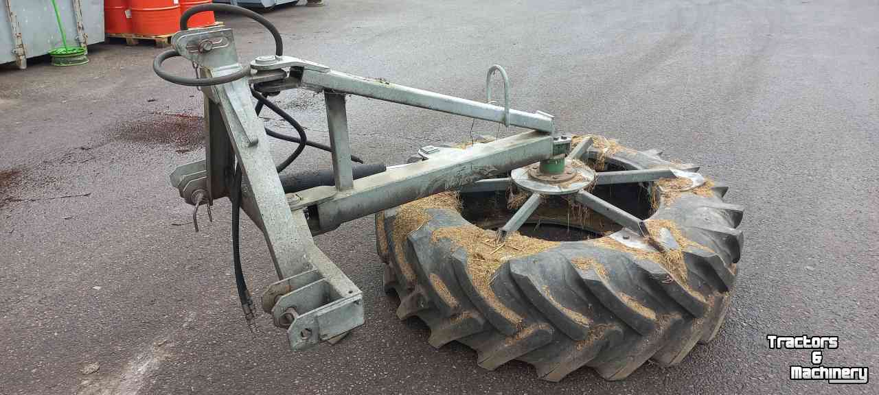 Feed sweeper wheel  Voerveegband