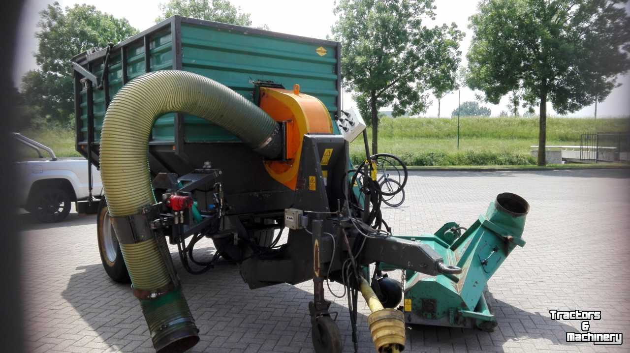 Vacuum sweeper KWH Zuigwagen 570